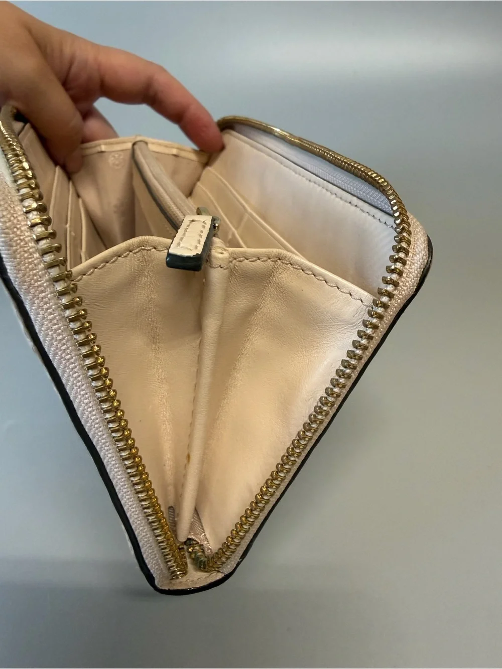 Tory Burch Leather Embossed Monogram zip wallet Off white